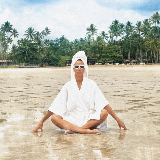Adi Oasis – Silver Lining